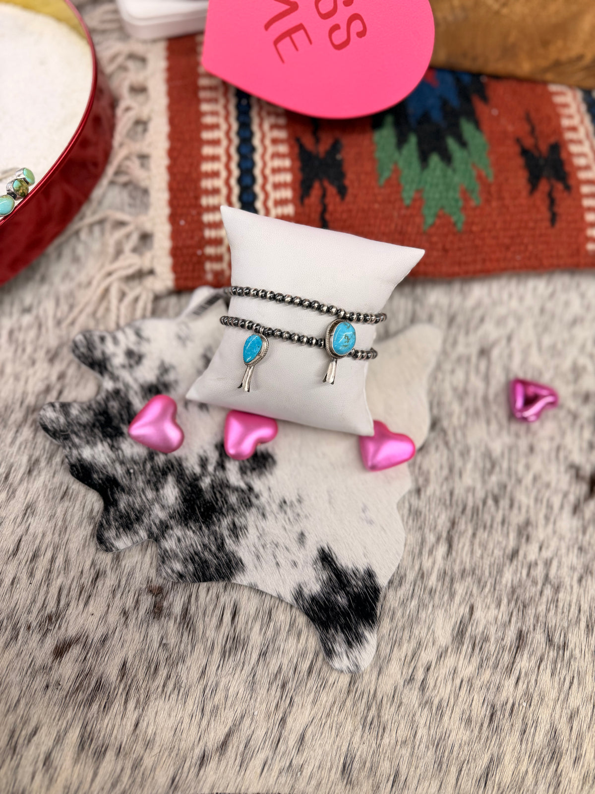 The Cleo charm Pearl strech bracelet