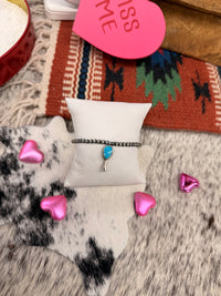 The Cleo charm Pearl strech bracelet