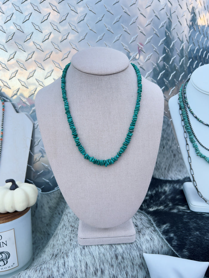 The Dark Blue/Green Turquoise chip necklace