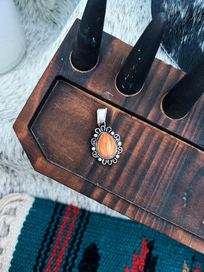 Spiny Oyster w/ Silver Pendant