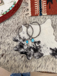 The Cleo charm Pearl strech bracelet